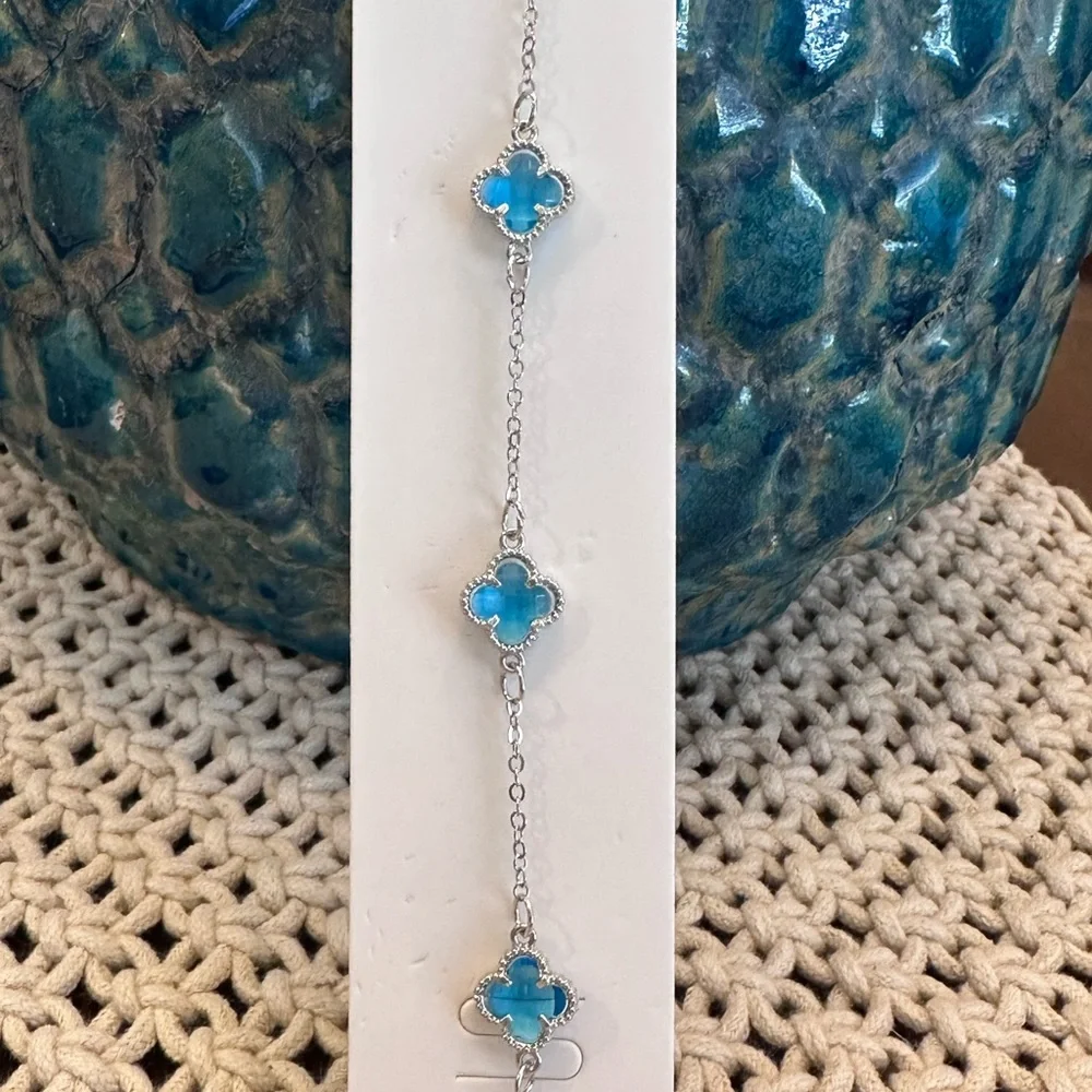Elegant Silver‎ and Blue Clover Necklace NWT
